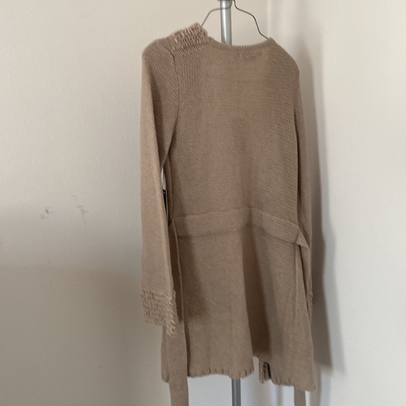 Vertigo Camel Sweater - Picture 4 of 5